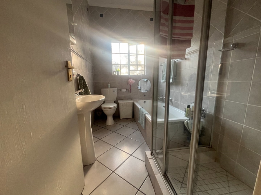 4 Bedroom Property for Sale in Safari Gardens North West